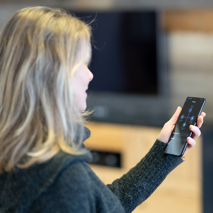 Frau mit Smartphone